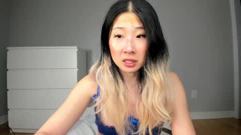 Jiwoo online show from March 2026 10:32:01 PM