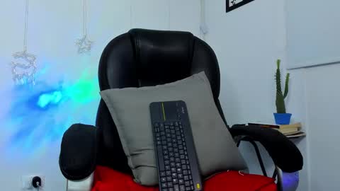 Snapshot of jmortton chatting on December 2025 12:49:02 AM IGJmortton online show from December 2025 12:49:02 AM