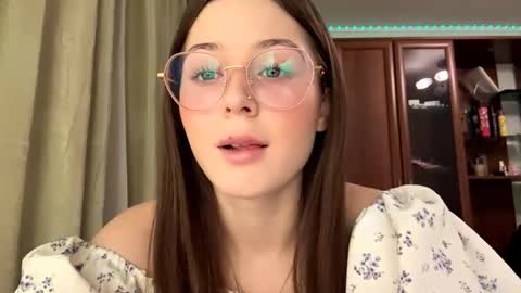 Adel online show from December 2025 03:17:02 PM