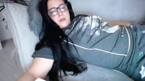 Jo online show from November 2025 05:00:01 PM