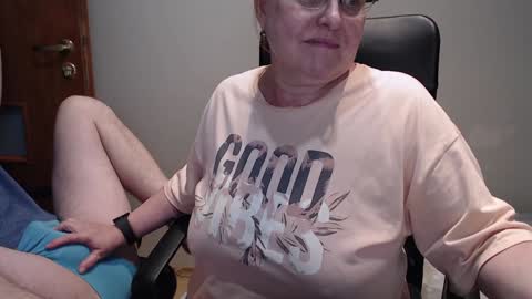 Snapshot of joannaandneighbour chatting on January 2025 05:43:02 PM Joanna and Greg online show from January 2025 05:43:02 PM