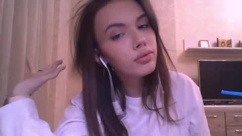 Jennifer online show from December 2025 09:00:01 PM