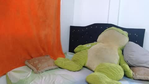 Snapshot of johan_kitten chatting on April 2026 11:22:02 AM johan online show from April 2026 11:22:02 AM
