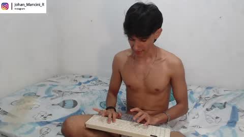 Snapshot of johan_mancini_r chatting on May 2026 07:09:02 PM johan_mancini_r online show from May 2026 07:09:02 PM