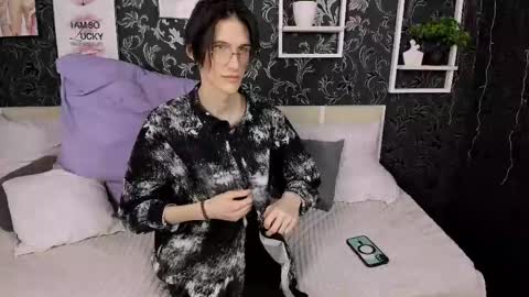 john__strong online show from June 2026 12:30:01 PM