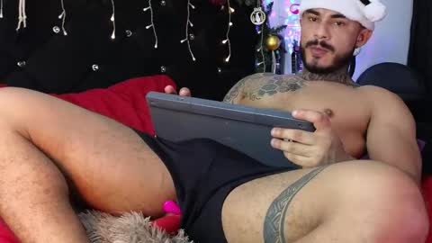 Snapshot of john_and_louis chatting on December 2024 05:07:02 PM John online show from December 2024 05:07:02 PM