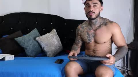 Snapshot of john_and_louis chatting on October 2025 10:56:02 AM John online show from October 2025 10:56:02 AM