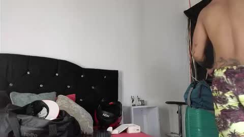 Snapshot of john_and_louis chatting on October 2025 10:59:02 AM John online show from October 2025 10:59:02 AM