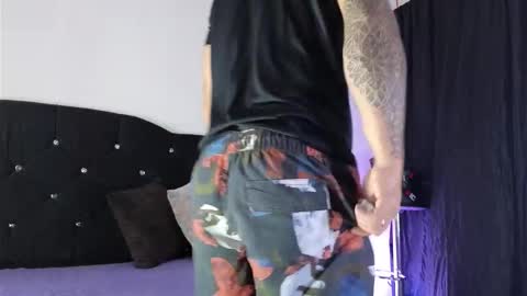 Snapshot of john_and_louis chatting on October 2025 11:10:01 AM John online show from October 2025 11:10:01 AM