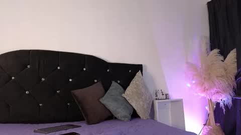 Snapshot of john_and_louis chatting on October 2025 11:07:01 AM John online show from October 2025 11:07:01 AM