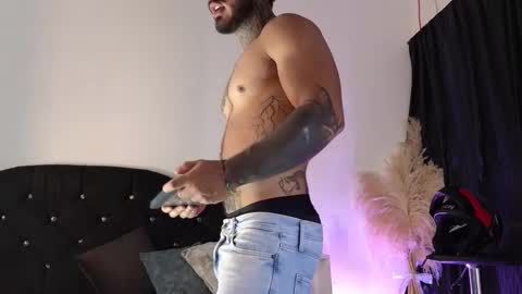 Snapshot of john_and_louis chatting on November 2025 11:08:02 AM John online show from November 2025 11:08:02 AM