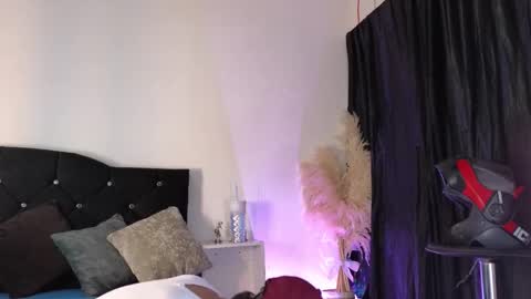 Snapshot of john_and_louis chatting on November 2025 11:10:01 AM John online show from November 2025 11:10:01 AM