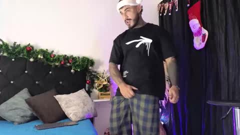 Snapshot of john_and_louis chatting on November 2025 11:20:01 AM John online show from November 2025 11:20:01 AM