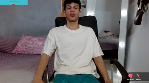 john_ssnow29 online show from December 2024 07:32:01 PM