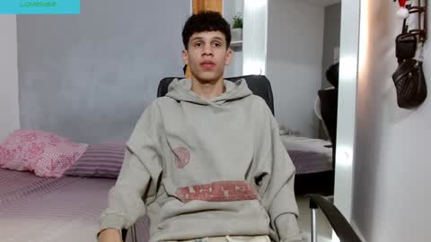 john_ssnow29 online show from December 2024 07:51:01 PM