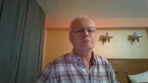 Snapshot of johndesnudado chatting on November 2025 09:35:01 PM johndesnudado online show from November 2025 09:35:01 PM