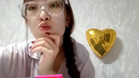 Molly online show from December 2025 02:34:02 PM