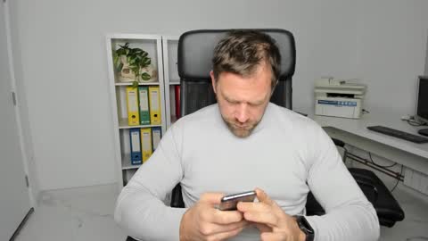 johnnydough82 online show from December 2024 04:57:01 AM