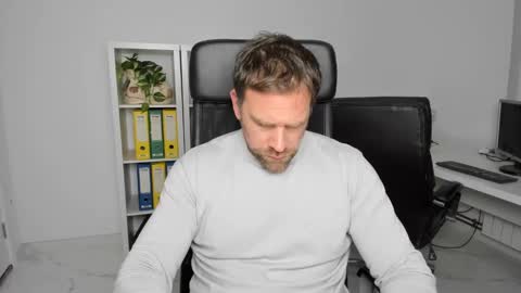 johnnydough82 online show from December 2024 04:45:02 AM