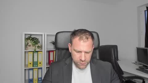 johnnydough82 online show from December 2024 06:03:02 AM