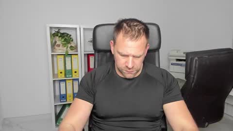 johnnydough82 online show from December 2024 05:02:01 AM