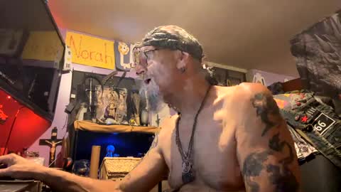 Snapshot of johnnyshung1 chatting on December 2024 11:12:02 AM johnnyshung1 online show from December 2024 11:12:02 AM