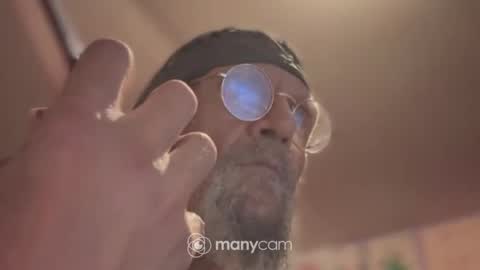 Snapshot of johnnyshung1 chatting on December 2024 09:27:01 AM johnnyshung1 online show from December 2024 09:27:01 AM