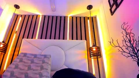 johnsonisaac94  online show from October 2025 02:01:02 AM