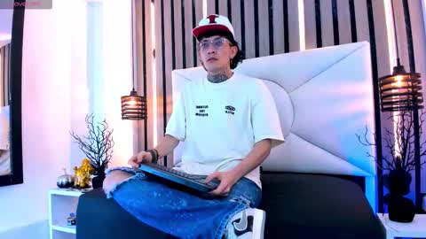 johnsonisaac94  online show from January 2026 05:55:01 AM