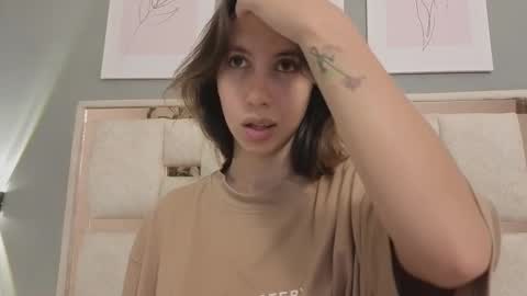 jolie_lov online show from November 2025 02:28:01 PM