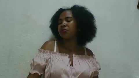 Snapshot of joliedonnue chatting on December 2025 02:26:01 PM joliedonnue online show from December 2025 02:26:01 PM