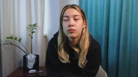 Snapshot of jolyndeb chatting on September 2025 11:09:01 AM Viola online show from September 2025 11:09:01 AM