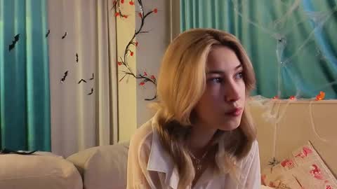 Snapshot of jolyndeb chatting on November 2025 11:01:02 AM Viola online show from November 2025 11:01:02 AM