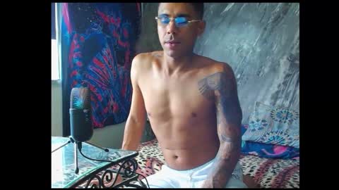 jonesjoness15 online show from October 2025 07:03:01 PM