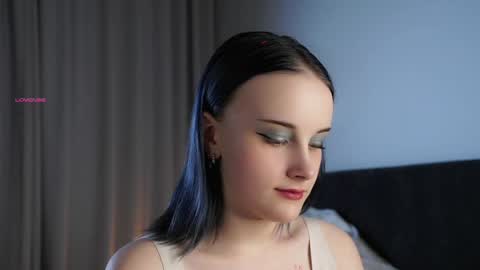 Snapshot of jonnienita chatting on June 2026 01:44:01 PM Alice online show from June 2026 01:44:01 PM
