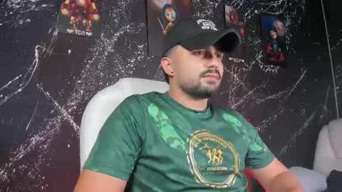 Snapshot of jonnsnow_ chatting on November 2025 04:33:01 AM JonSnow online show from November 2025 04:33:01 AM