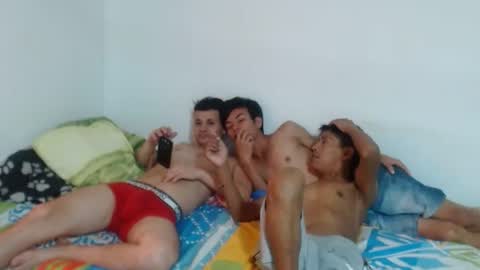 Snapshot of joseph_and_thomas chatting on February 2025 09:08:02 PM thomas y joseph online show from February 2025 09:08:02 PM