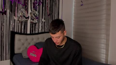 Snapshot of josh_and_dilany chatting on February 2025 01:51:02 PM Dilany Josh online show from February 2025 01:51:02 PM