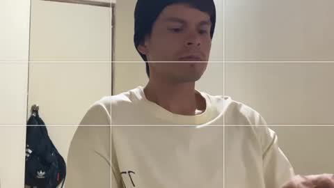 Nicolas online show from April 2026 10:07:02 PM