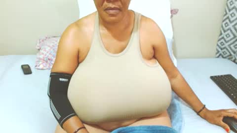 Snapshot of joycemando chatting on February 2025 03:09:02 PM DairyQueen online show from February 2025 03:09:02 PM