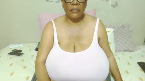 Snapshot of joycemando chatting on October 2025 07:36:02 PM DairyQueen online show from October 2025 07:36:02 PM