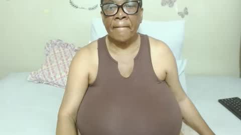 Snapshot of joycemando chatting on November 2025 03:14:02 PM DairyQueen online show from November 2025 03:14:02 PM