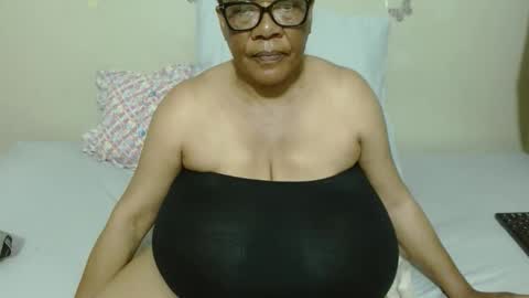 Snapshot of joycemando chatting on November 2025 08:22:02 PM DairyQueen online show from November 2025 08:22:02 PM