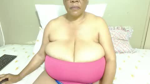 Snapshot of joycemando chatting on November 2025 04:22:01 AM DairyQueen online show from November 2025 04:22:01 AM