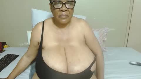 Snapshot of joycemando chatting on November 2025 12:43:02 AM DairyQueen online show from November 2025 12:43:02 AM