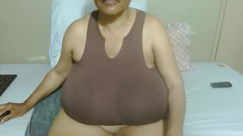 Snapshot of joycemando chatting on November 2025 02:00:02 AM DairyQueen online show from November 2025 02:00:02 AM