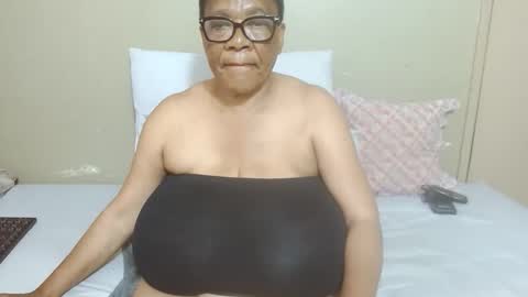 Snapshot of joycemando chatting on November 2025 02:31:02 PM DairyQueen online show from November 2025 02:31:02 PM