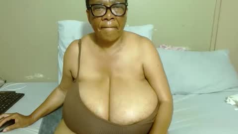 Snapshot of joycemando chatting on November 2025 03:10:02 AM DairyQueen online show from November 2025 03:10:02 AM