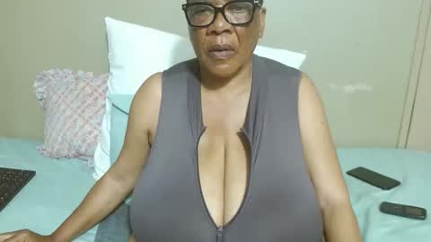 Snapshot of joycemando chatting on December 2025 02:28:01 AM DairyQueen online show from December 2025 02:28:01 AM