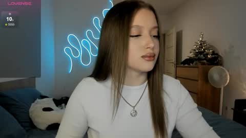 Snapshot of ju_lii chatting on December 2025 01:05:02 PM Julia and Julia online show from December 2025 01:05:02 PM